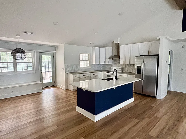4853 College Acres Dr — Photo 4