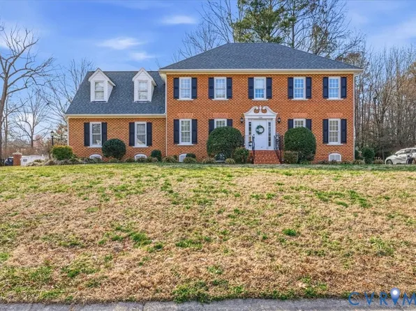 236 Comstock Dr, Colonial Heights, VA 23834