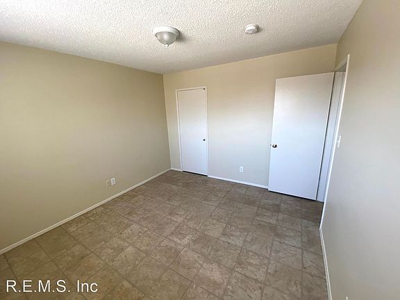 5th image of 1123 E Robidoux St #D
