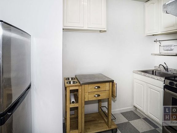 4th image of 413 Grand St APT F602