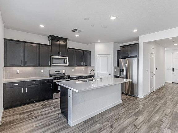 5th image of 2060 Brown St