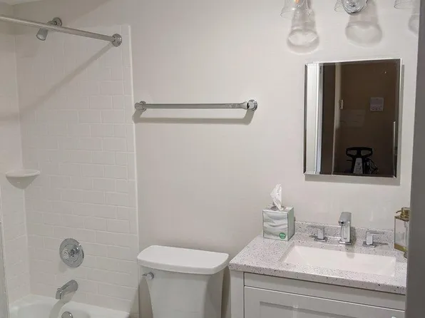 2301 Beau Monde Ln APT 203, Lisle, IL 60532