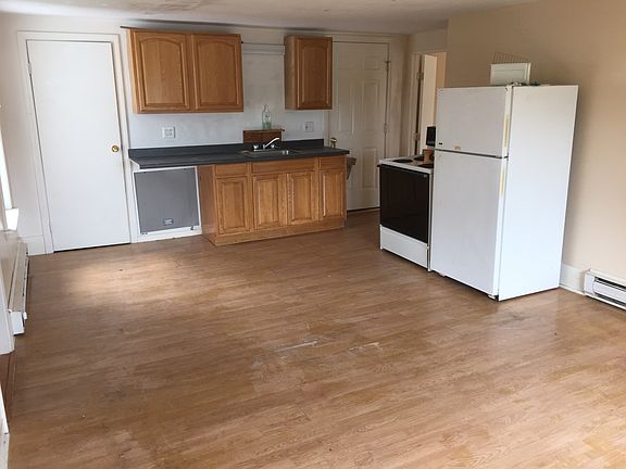 Big bright eat-in kitchen/livingroom combo