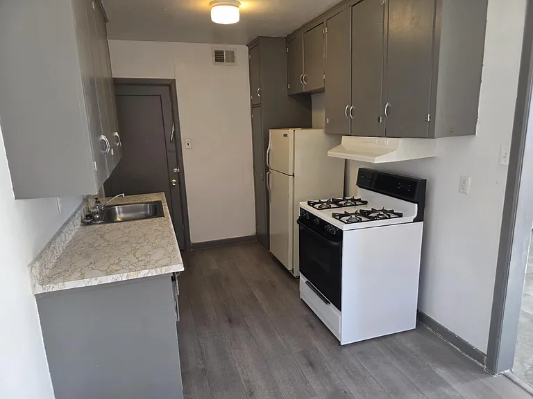 2323 8th Ave N #1 — Photo 6