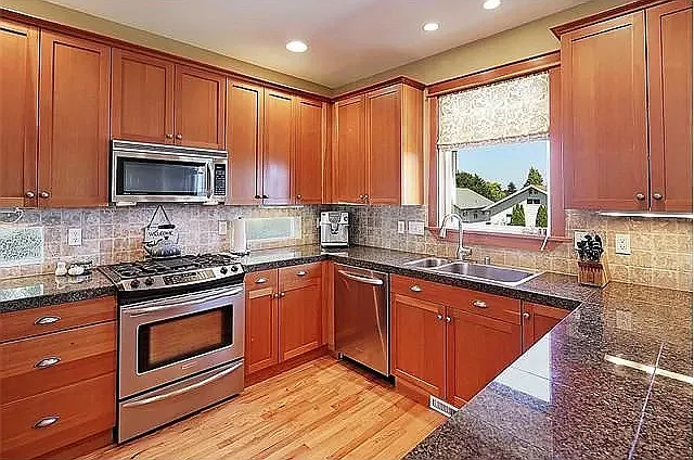 4 bed, 3010 sqft, $5,950 — Photo 4