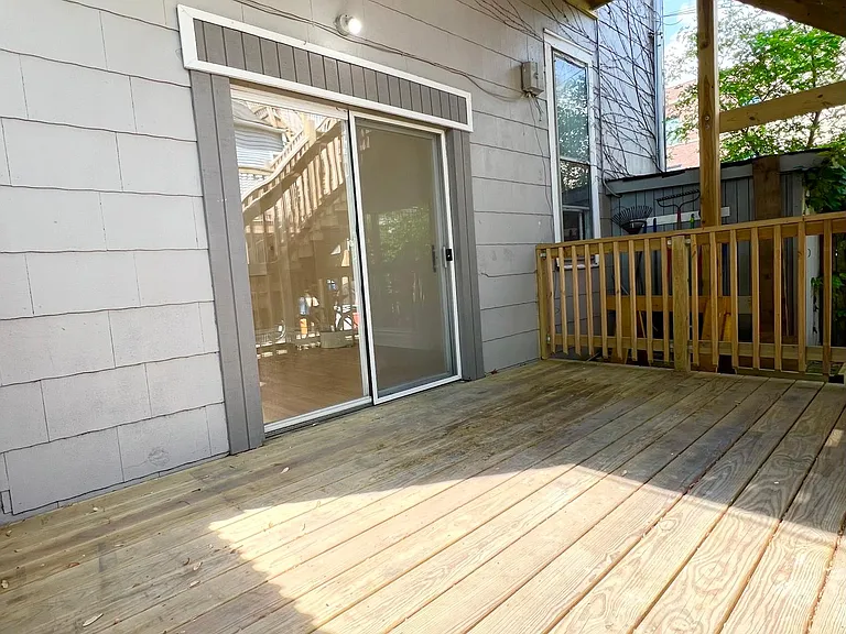 1634 W Addison St #1 — Photo 13