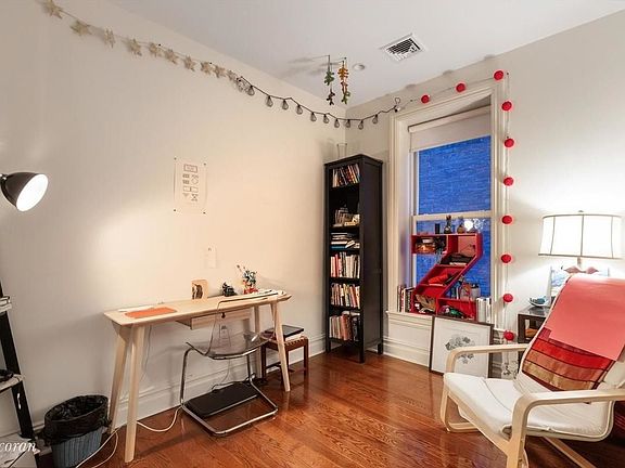 4th image of 871 Park Pl APT 4R