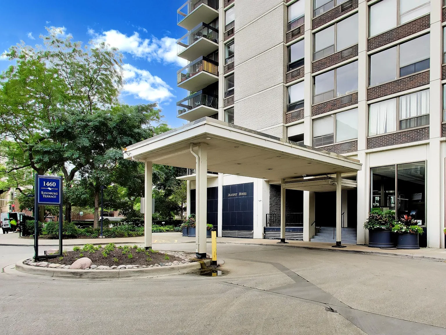 2 bed, 1200 sqft, $4,100 — Photo 3