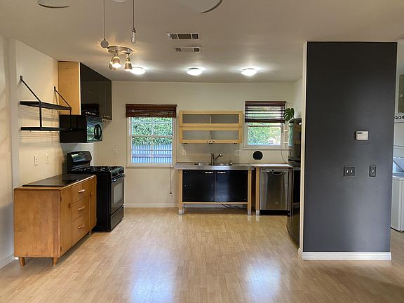 4th image of 3719 Military Ave