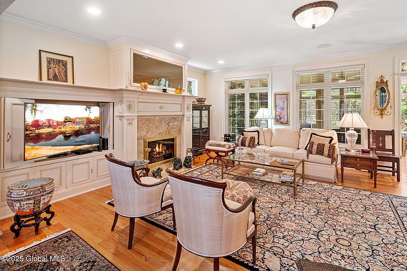 4th image of 92 Robinwood Drive