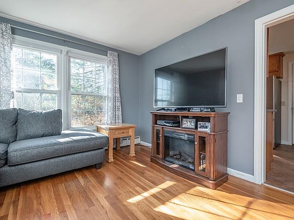 4th image of 195 Reservoir St