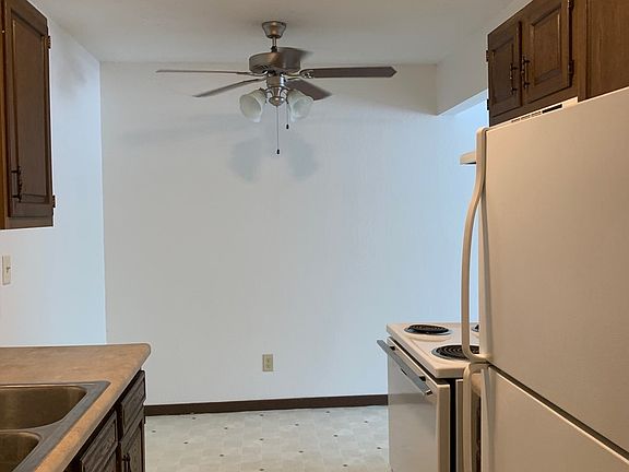 3rd image of 511 7th St S #105