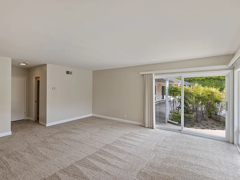 17537 Margate St #1 — Photo 18