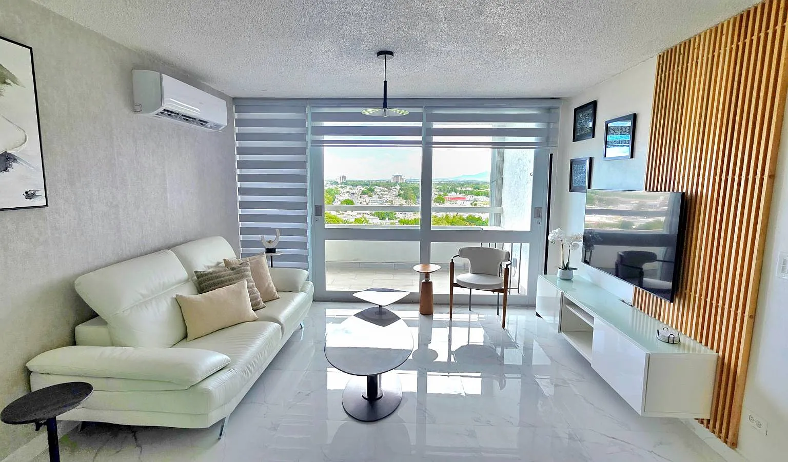 1 bed, 1.0 bath, 690 sqft, $2,500 — Photo 1