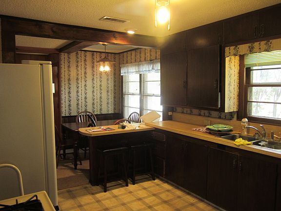 2nd image of 1210 Avenue J NW