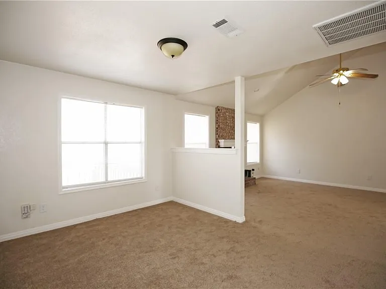 2308 Sycamore Trl — Photo 11