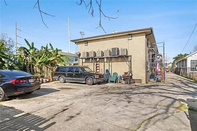 2 bed, 1.0 bath, 825 sqft, $1,200 — Photo 3