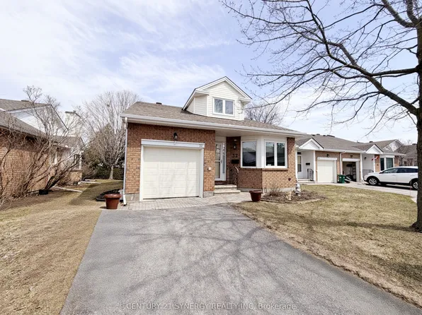 32 Innesbrook Ct #16, Ottawa, ON K2S 1C7