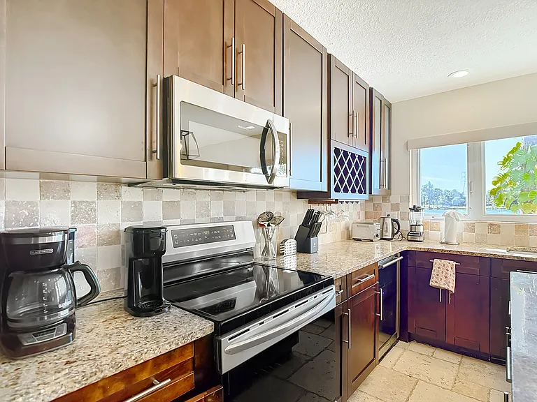 17208 Orangewood Dr — Photo 17