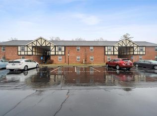 1053 Cedargate Dr, Saint Louis, MO 63122