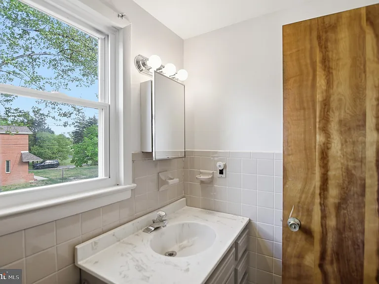 1130 E Park Ave #B — Photo 8