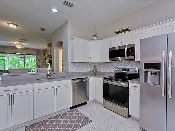 5th image of 11048 Windsor Place Cir