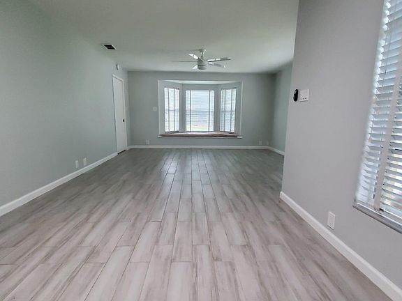 3rd image of 1213 Parade Ave #2