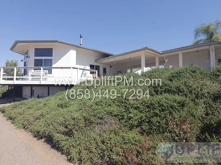 1425 Cedar St — Photo 6