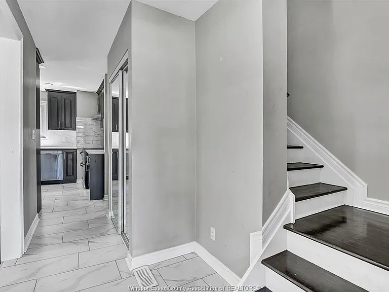 3964 Whitney Ave — Photo 5