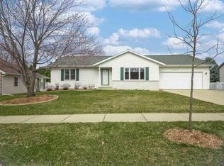 818 Twin Pines Dr, Madison, WI 53704