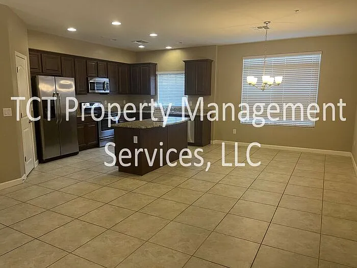 3 bed, 2.5 bath, 1555 sqft, $1,900 — Photo 3