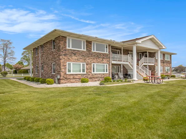 304 S Ferry St Unit 8, Ludington, MI 49431