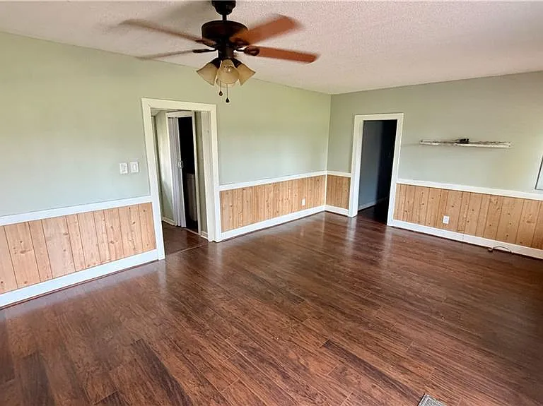 1128 Longstreet Ln — Photo 17