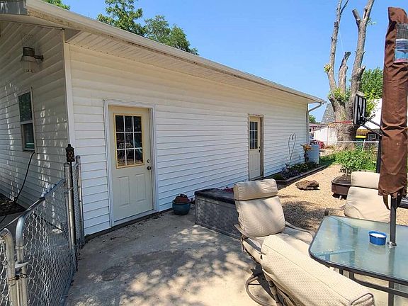 2nd image of 703 Okoboji Ave