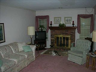 4th image of 588 Harcourt Pl SE