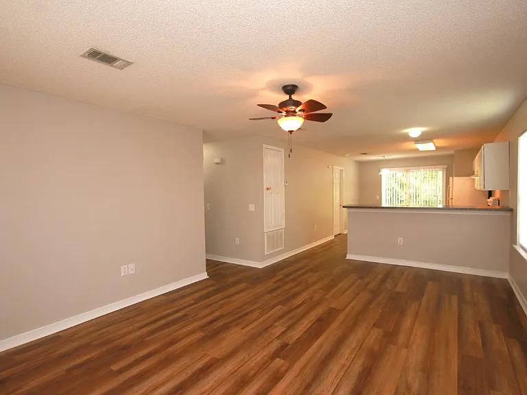 1077 Antigua Cir — Photo 2