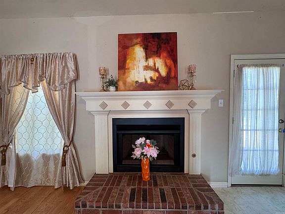 4th image of 3328 Meadow Creek Dr