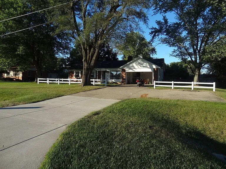 3036 State Road 26 W — Photo 2