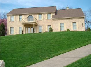 8 Crystol Ct, Irwin, PA 15642