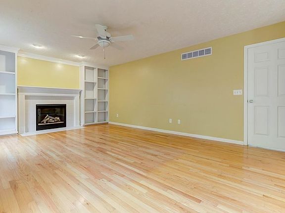 2nd image of 931 Grandstone Ct