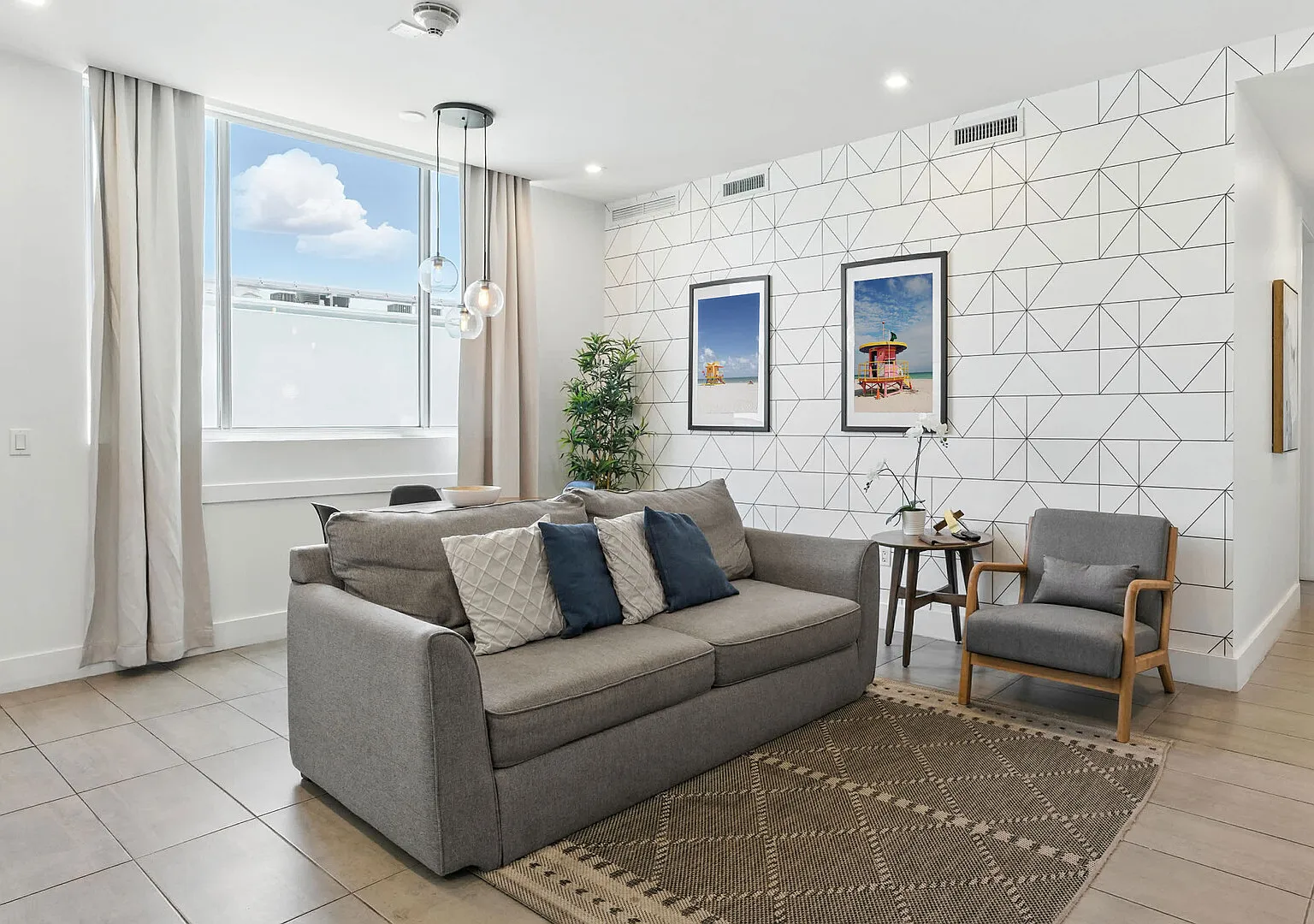 Modern South Beach 2 Bedroom Gem — Photo 2
