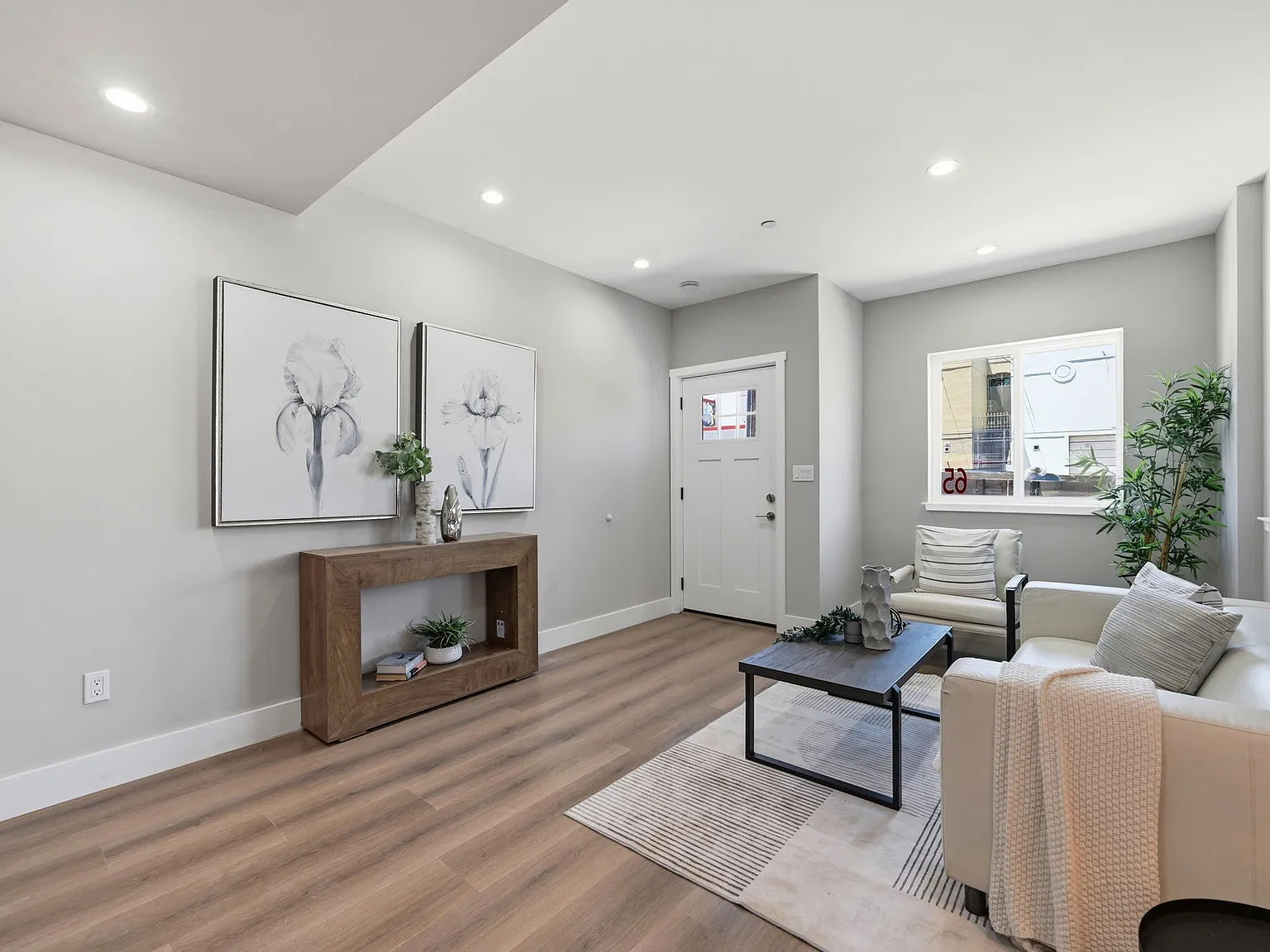 4 bed, 2380 sqft, $7,500 — Photo 4