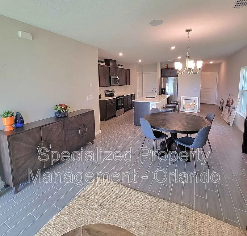 3 bed, 2.5 bath, 1489 sqft, $1,950 — Photo 3