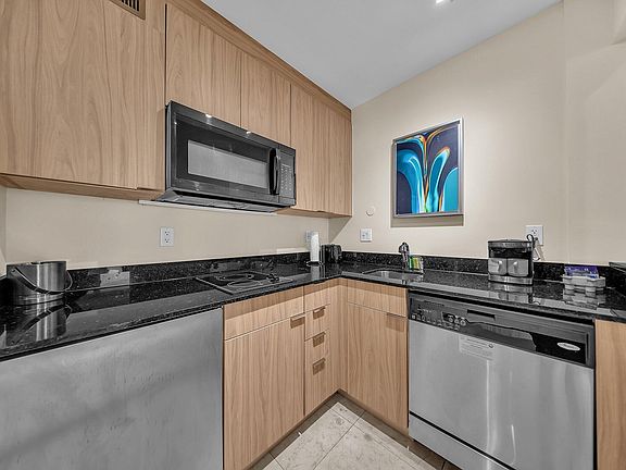 5th image of 2670 E Sunrise Boulevard #323
