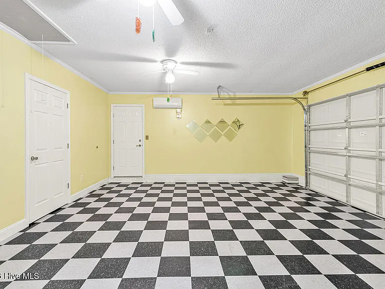 304 Gaston Ct — Photo 23