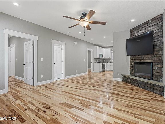 4th image of 1503 Richardson St