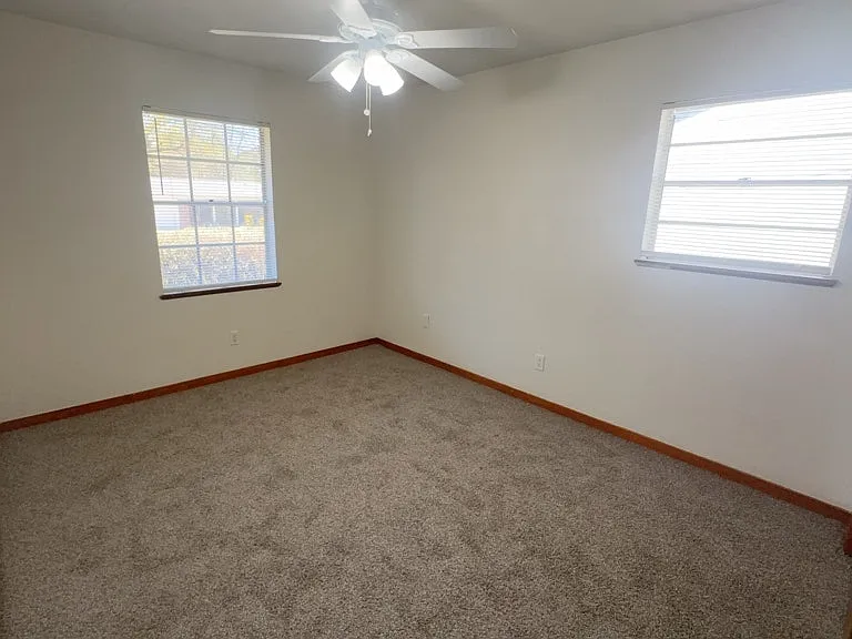 2242 Castle Hill Dr — Photo 16