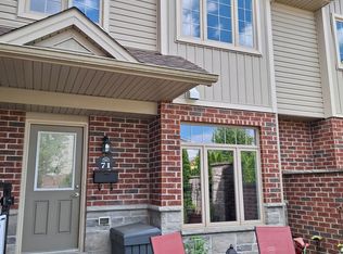 1061 Eagletrace Dr #71, London, ON N6G 0T3