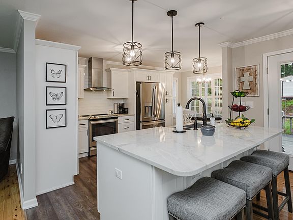 4th image of 814 Timberlane Dr