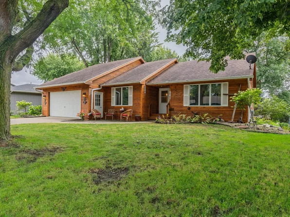 861 28th St, Spirit Lake, IA 51360